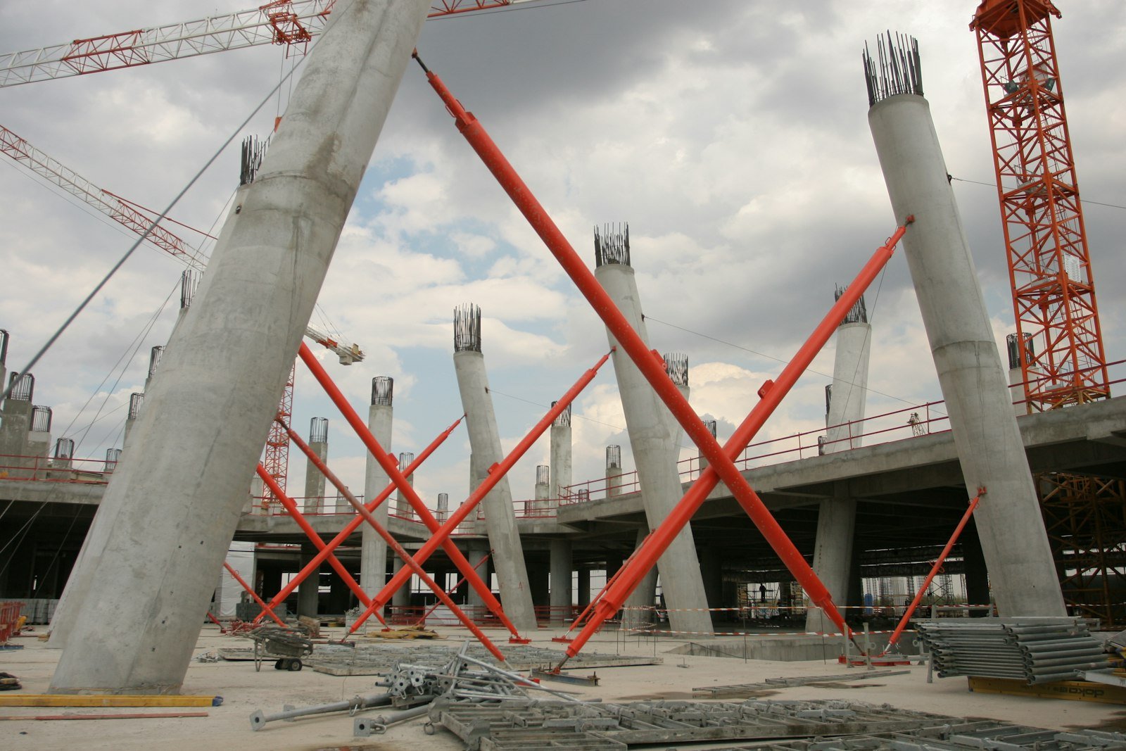 Tower cranes and reinforced-concrete columns on an active construction site